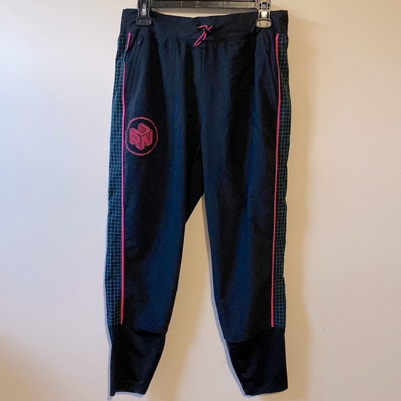 Under Armour Run Anywhere Lightweight Running Pants - Picture 4 of 15